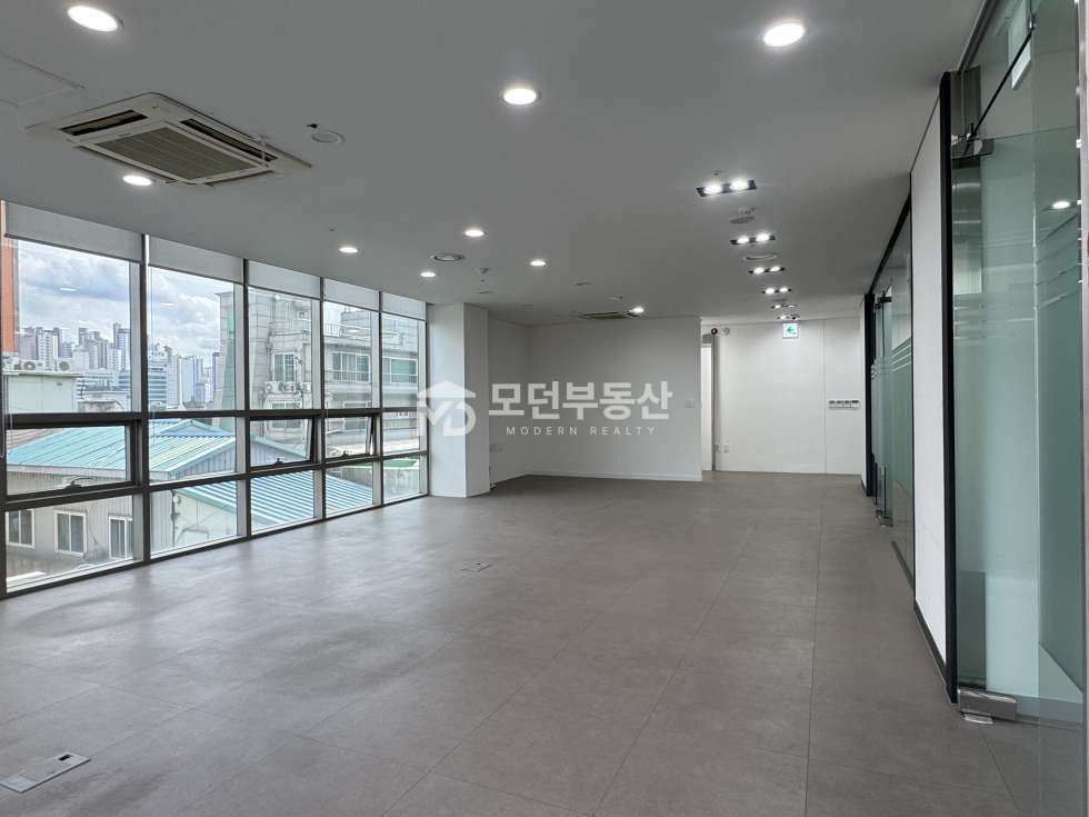 서울 서초구 반포동 논현역 사무실 임대 ㅣ 40평대 강남대로 대로변 월세 매물번호 10458 사진 4