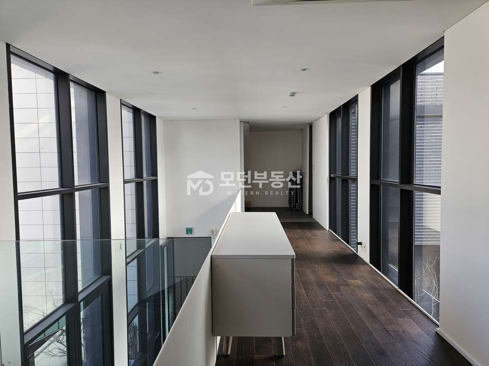 서울 강남구 논현동 강남구청역 사무실 임대 ㅣ 40평대 복층 테라스 월세 매물번호 10462 사진 8
