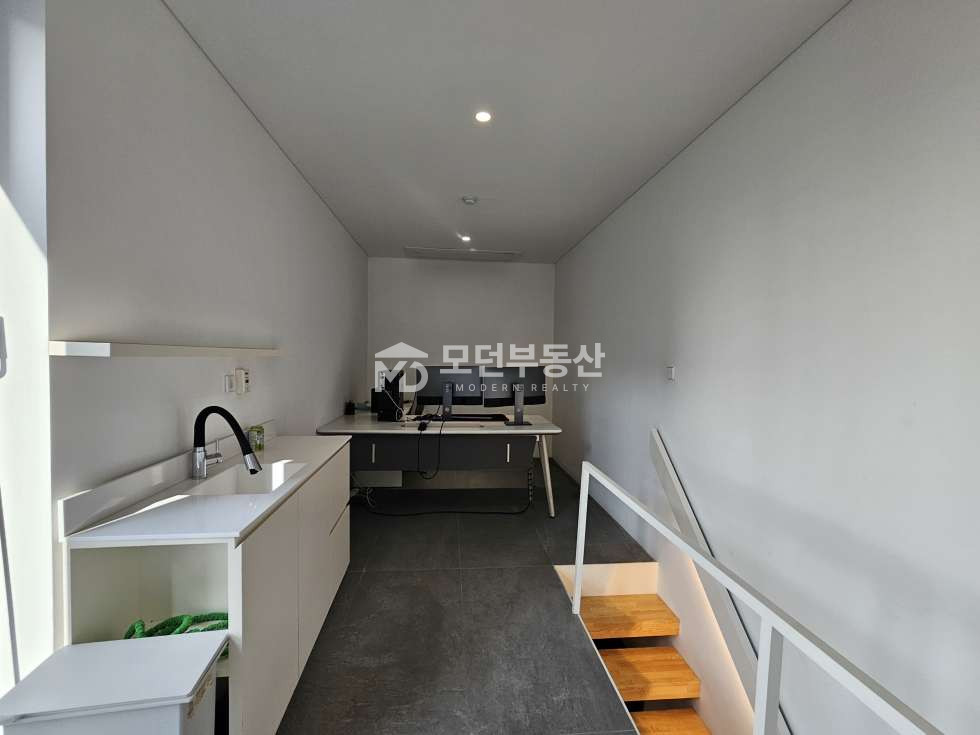 서울 강남구 논현동 강남구청역 사무실 임대 ㅣ 40평대 복층 테라스 월세 매물번호 10462 사진 11