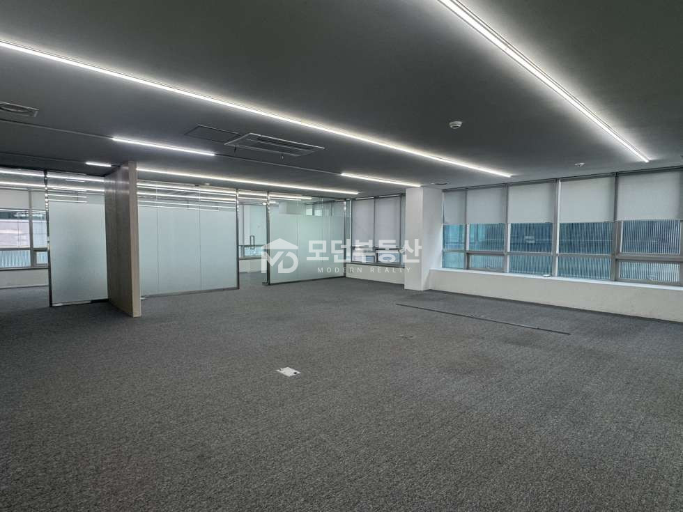 서울 강남구 대치동 선릉역 사무실 임대 ㅣ 50평대 화이트톤 인테리어 월세 매물번호 10544 사진 3
