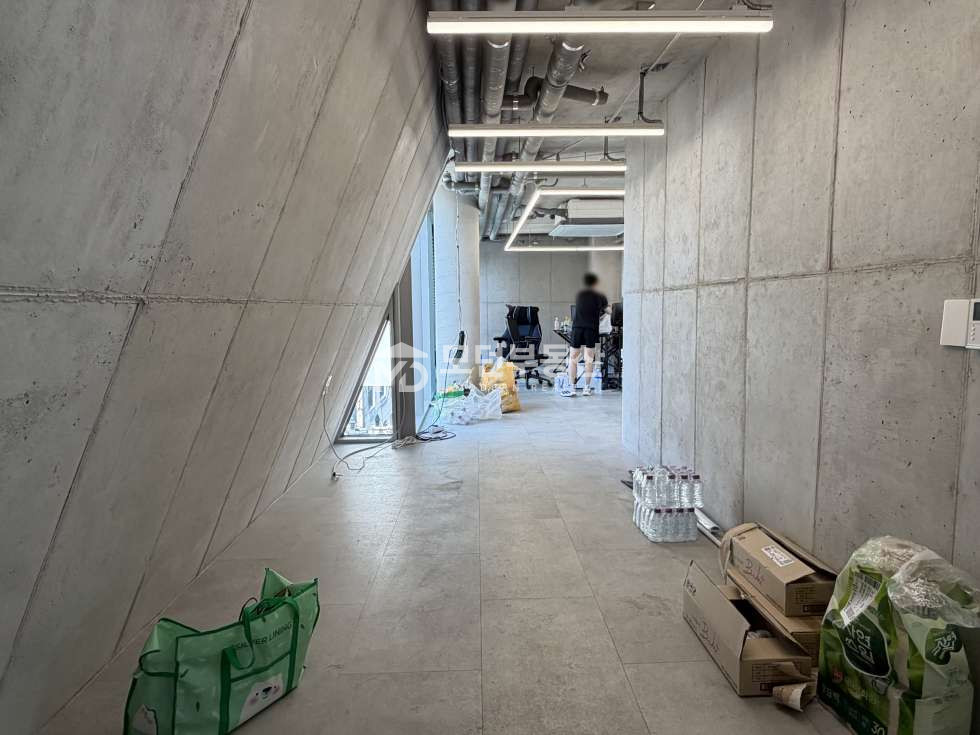 서울 강남구 삼성동 강남구청역 5분 신축 단독층 컨디션 좋은 깔끔한 무권리 상가 사무실 월세 매물번호 10557 사진 4