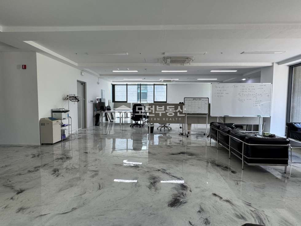 서울 강남구 역삼동 역삼역 역세권 30평대 화이트톤 인테리어 깔끔한 사무실 임대 월세 매물번호 10029 사진 1