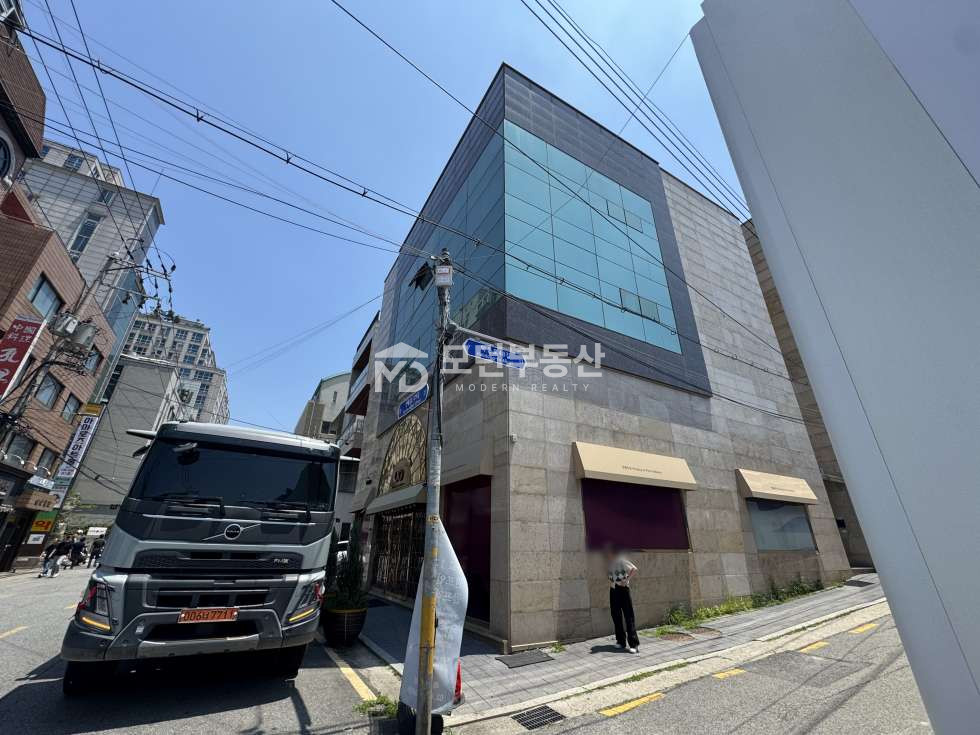 서울 강남구 논현동 주건축물제1동 강남 논현동 사무실 임대 ㅣ 구청역 역세권 • 전용 50평대 • 인테리어 월세 매물번호 10047 사진 16