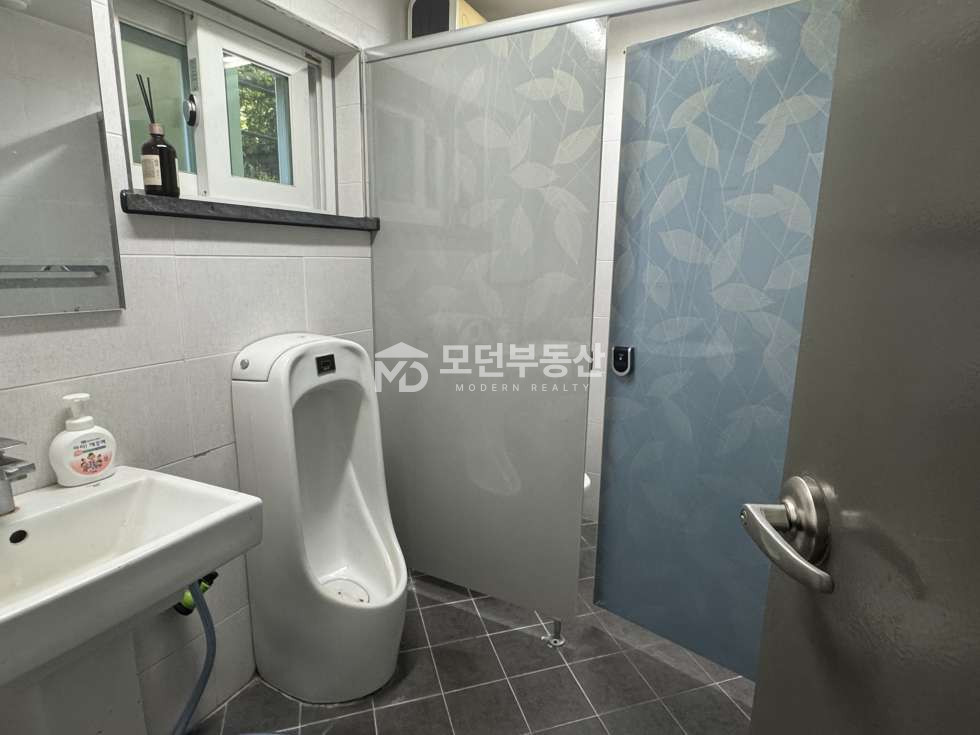 서울 강남구 논현동 주건축물제1동 강남 논현동 사무실 임대 ㅣ 학동역 도보 2분 • 전용 38평 • 인테리어 완비 월세 매물번호 10050 사진 9