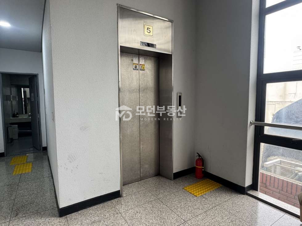 서울 강남구 논현동 을지병원사거리 사무실 임대 ㅣ 전용 65평 대로변 월세 매물번호 10074 사진 12