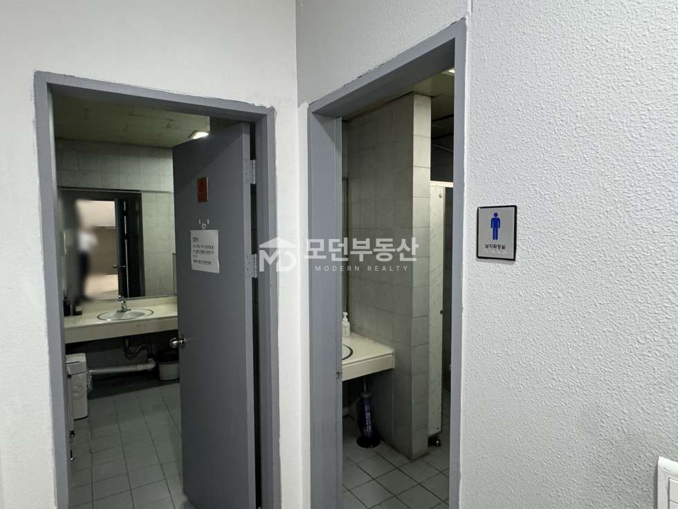 서울 강남구 논현동 을지병원사거리 사무실 임대 ㅣ 전용 65평 대로변 월세 매물번호 10074 사진 13