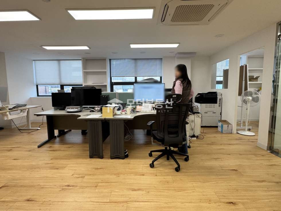 서울 강남구 논현동 논현동 사무실 임대 ㅣ 전용 28평 가성비 인테리어 월세 매물번호 10076 사진 2