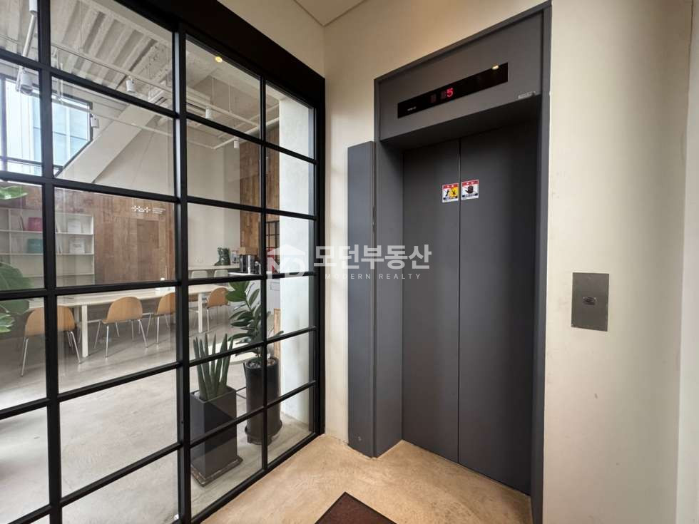 서울 강남구 신사동 도산대로 사무실 임대 ㅣ 전용 26평 복층 인테리어 월세 매물번호 10039 사진 11
