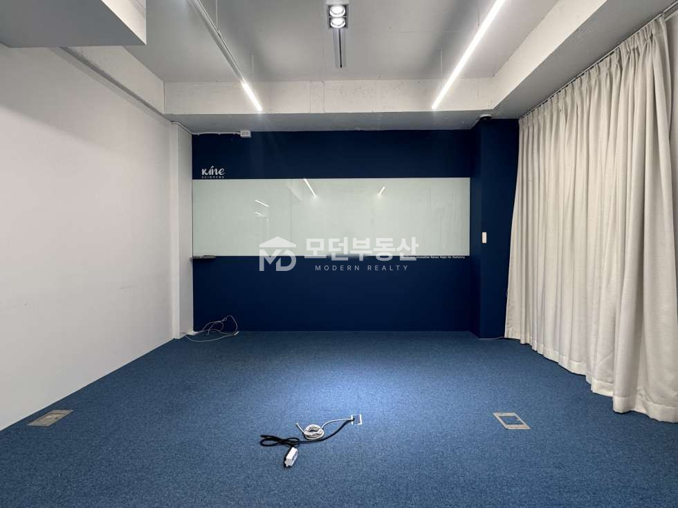 서울 강남구 역삼동 층고 높은 역삼동 사무실 임대 ㅣ 전용 70평대 화이트톤 인테리어 월세 매물번호 10087 사진 10