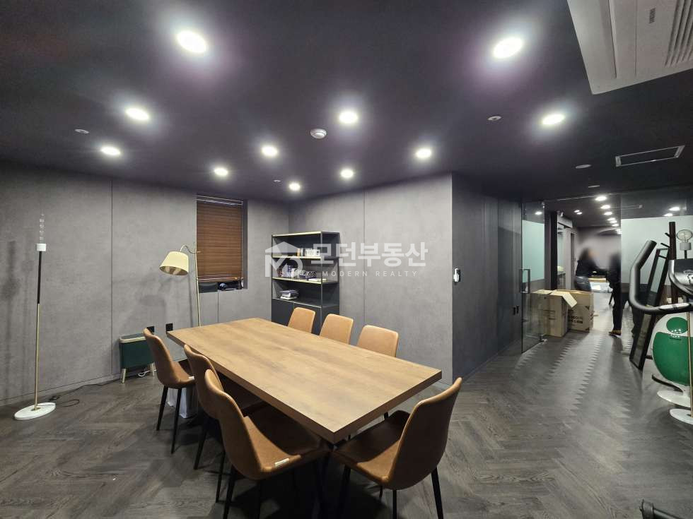 서울 강남구 신사동 압구정로데오역 사무실 임대 ㅣ 전용 20평대 단독테라스 월세 매물번호 10107 사진 8