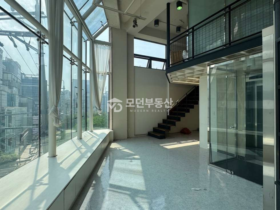 서울 강남구 역삼동 강남역 사무실 임대 ㅣ 채광 좋은 스튜디오 전용 50평대 월세 매물번호 10114 사진 6