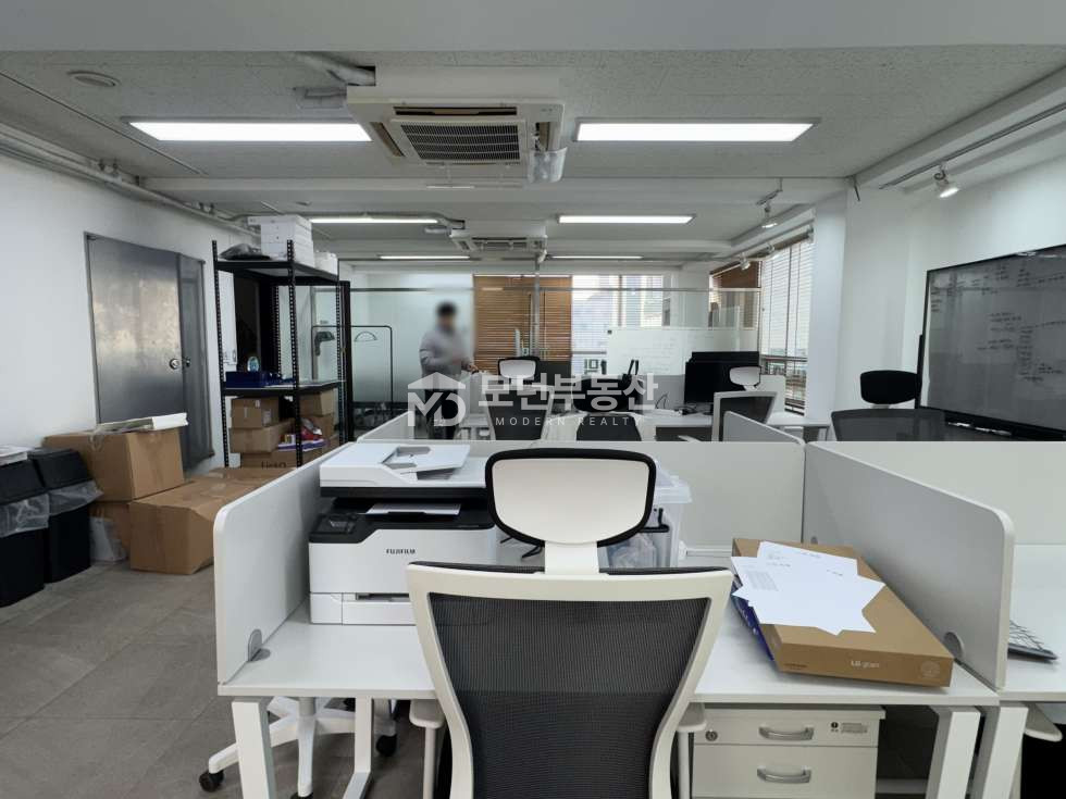 서울 강남구 논현동 학동역 사무실 임대 ㅣ 전용 20평대 디자인 인테리어 월세 매물번호 10129 사진 1