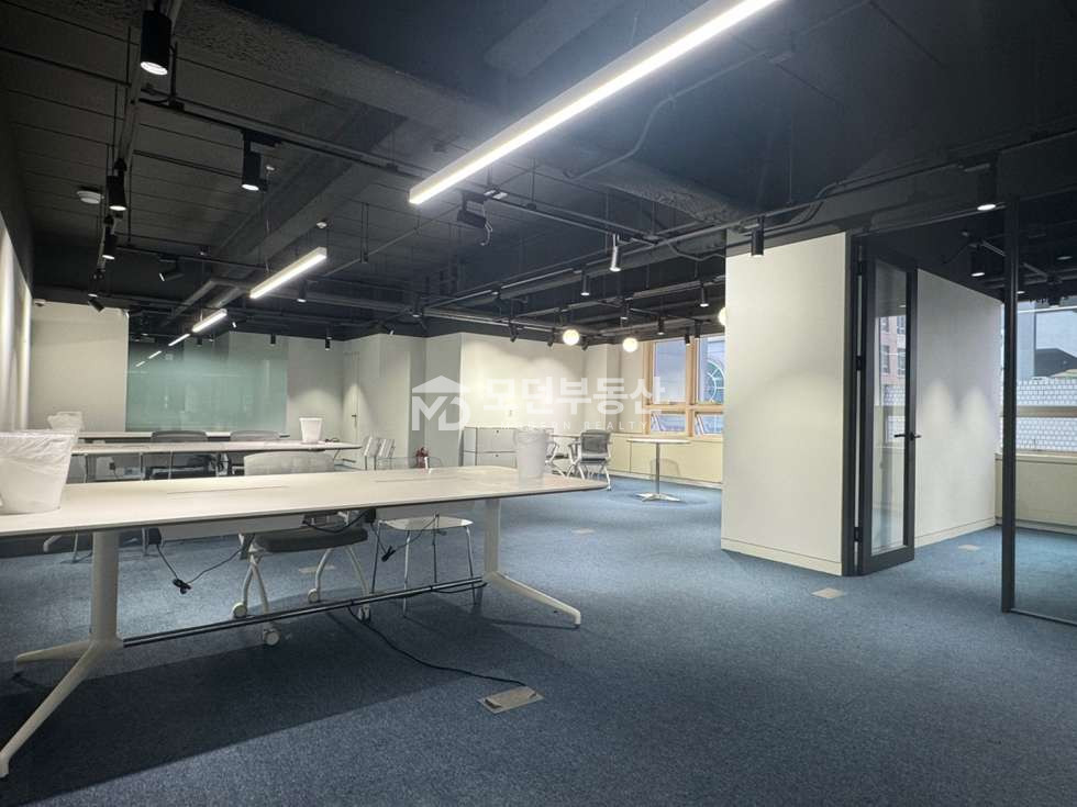 서울 강남구 논현동 강남구청역 사무실 임대 ㅣ 전용 40평대 인테리어 완비 월세 매물번호 10148 사진 4