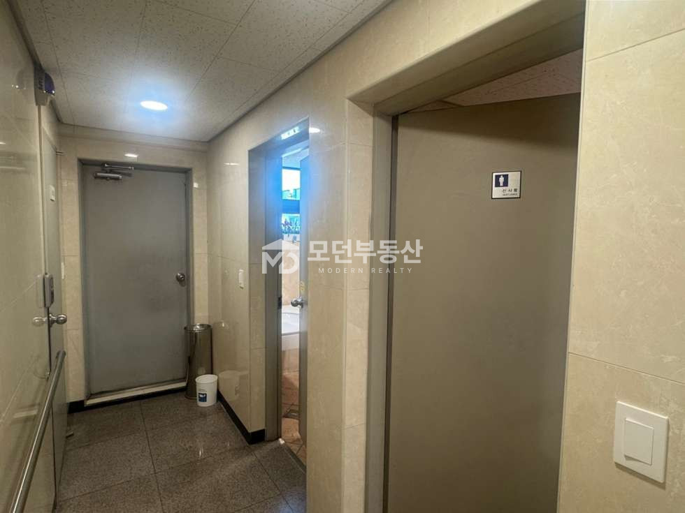 서울 강남구 논현동 강남구청역 사무실 임대 ㅣ 50평대 화이트톤 인테리어 월세 매물번호 10179 사진 10