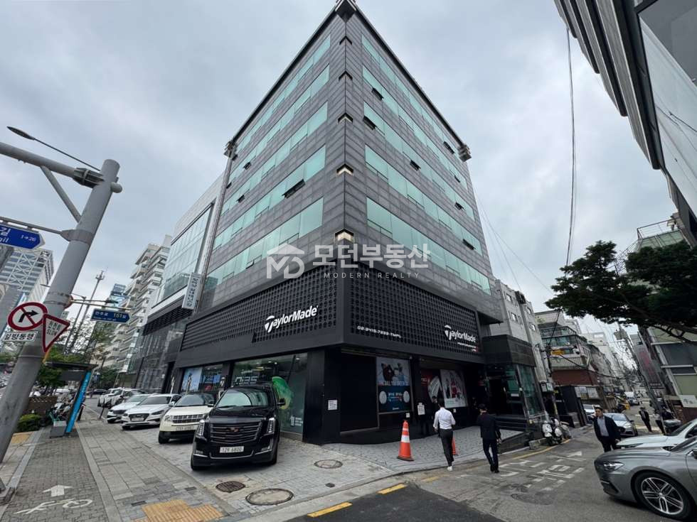 서울 강남구 신사동 도산공원사거리 대로변 신사동 층고 높은 90평대 인테리어 사무실 임대 월세 매물번호 10032 사진 13