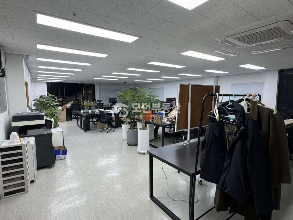 서울 강남구 논현동 신사역 사무실 임대 ㅣ 50평대 깔끔한 인테리어 월세 매물번호 10218 사진 4