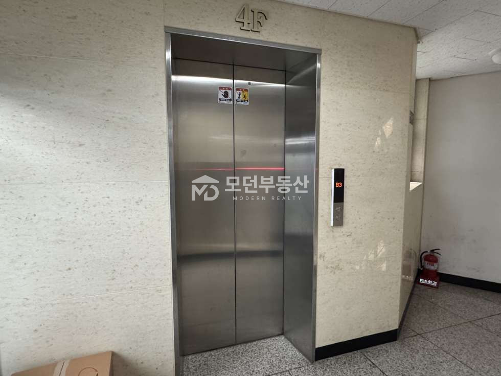 서울 강남구 논현동 신사역 사무실 임대 ㅣ 50평대 깔끔한 인테리어 월세 매물번호 10218 사진 9