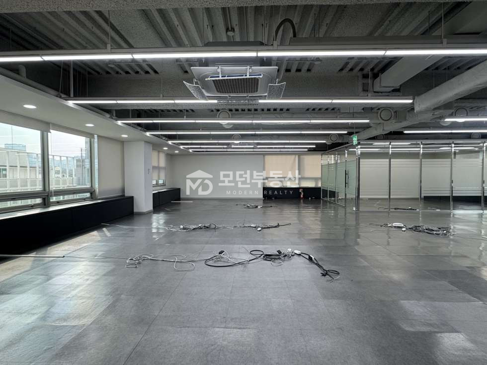 서울 강남구 삼성동 삼성중앙역 사무실 임대 ㅣ 80평대 인테리어 높은 층고 월세 매물번호 10245 사진 1