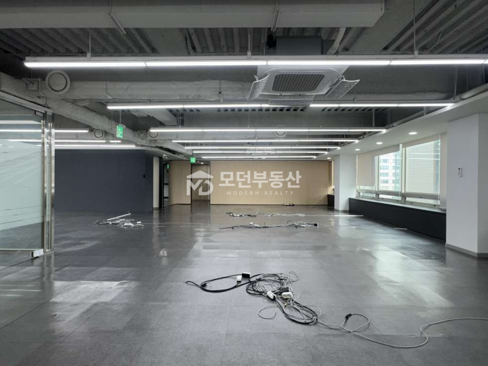 서울 강남구 삼성동 삼성중앙역 사무실 임대 ㅣ 80평대 인테리어 높은 층고 월세 매물번호 10245 사진 2