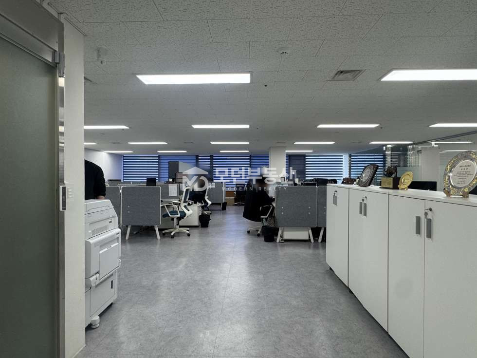 서울 강남구 논현동 을지병원사거리 사무실 임대 ㅣ 80평대 인테리어 구산빌딩 월세 매물번호 10249 사진 1