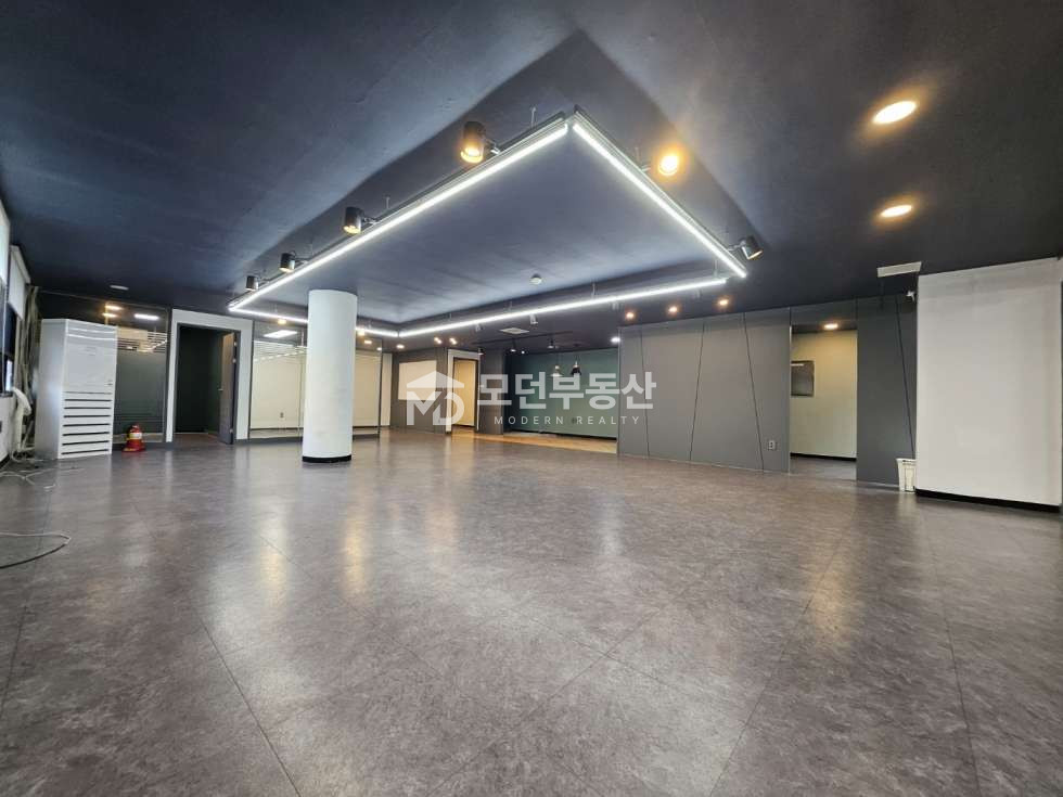 서울 강남구 논현동 논현역 사무실 임대 ㅣ 40평대 인테리어 월세 매물번호 10282 사진 4