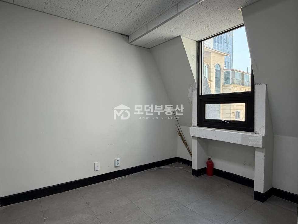 서울 강남구 논현동 강남구청역 3분 인테리어 무상승계 건물 내외관 A급 사무실 월세 매물번호 10311 사진 7