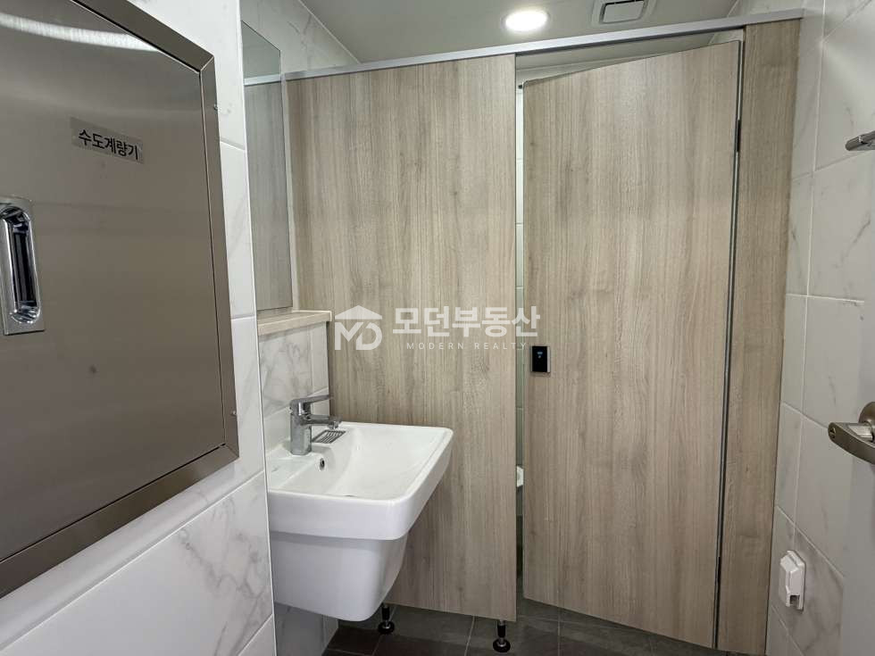 서울 강남구 논현동 강남구청역 4분 세련된 건물 인테리어 완비 올리모델링 첫입주 사무실 월세 매물번호 10310 사진 9