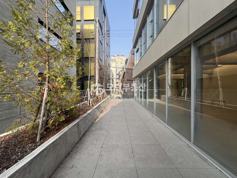서울 강남구 논현동 신사역 사옥 임대 ㅣ 200평대 통임대 월세 매물번호 10316 사진 4