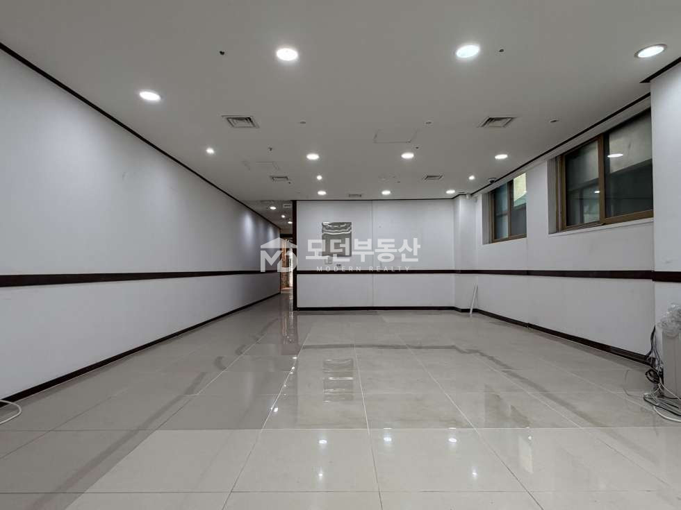 서울 강남구 논현동 학동역 2분 대로변 접근성 좋은 스튜디오 인테리어 무권리 상가 월세 매물번호 10341 사진 6