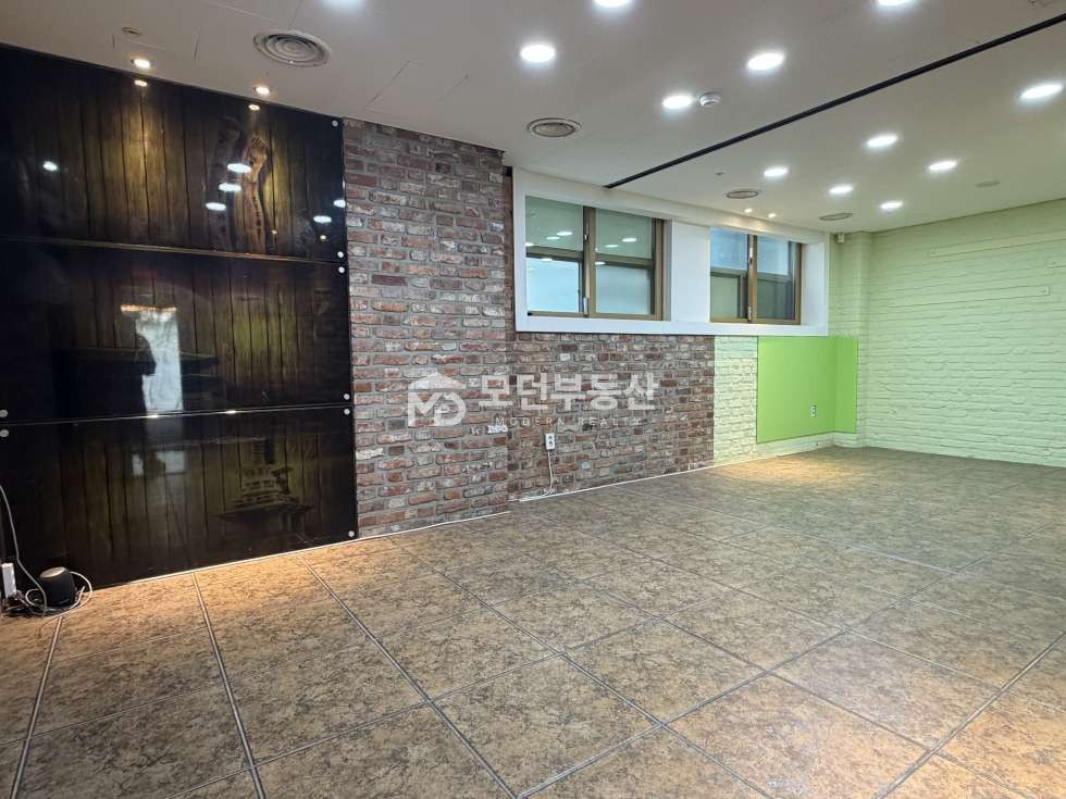 서울 강남구 논현동 학동역 2분 대로변 접근성 좋은 스튜디오 인테리어 무권리 상가 월세 매물번호 10341 사진 9