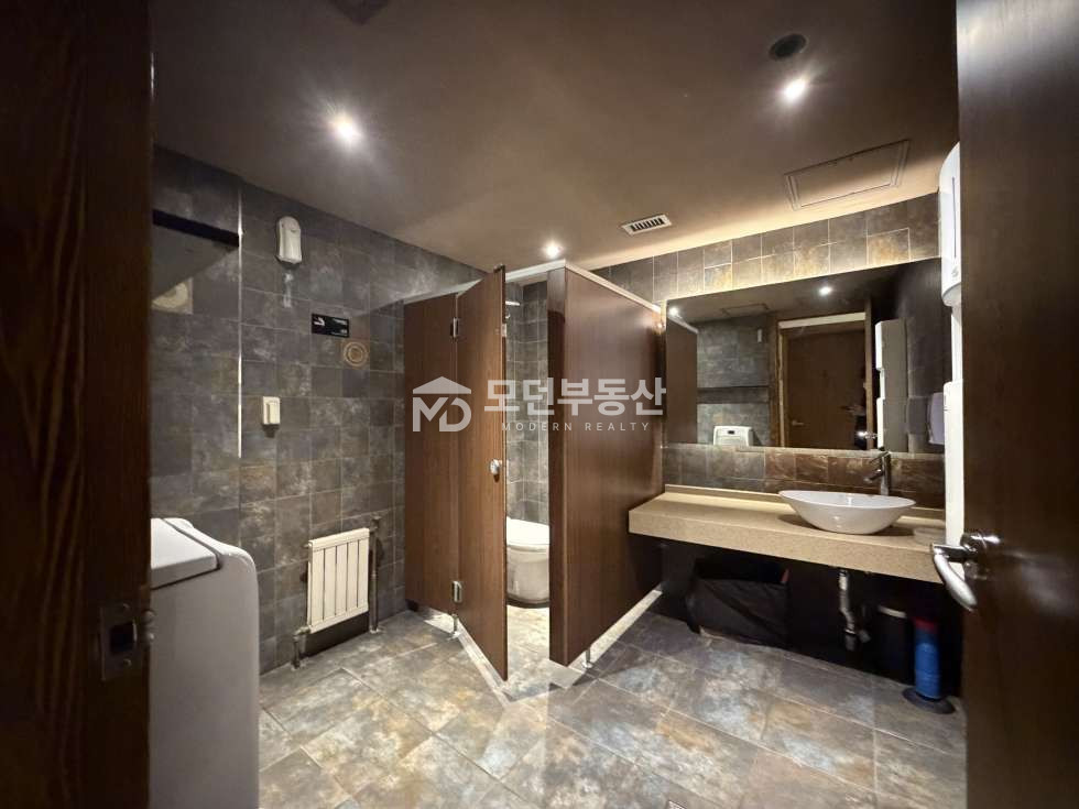 서울 강남구 논현동 학동역 2분 대로변 접근성 좋은 스튜디오 인테리어 무권리 상가 월세 매물번호 10341 사진 12