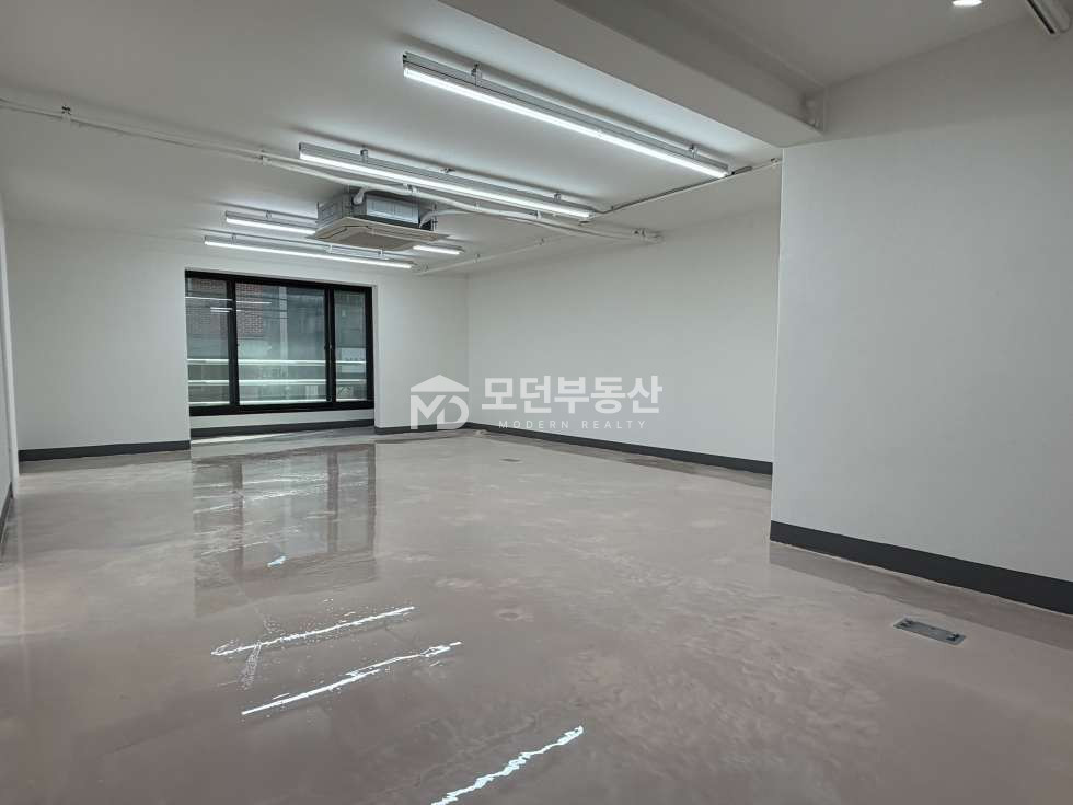 서울 강남구 논현동 강남구청역 3분 테라스 보유 깔끔한 건물 내외부 인테리어 완비 사무실 월세 매물번호 10366 사진 5
