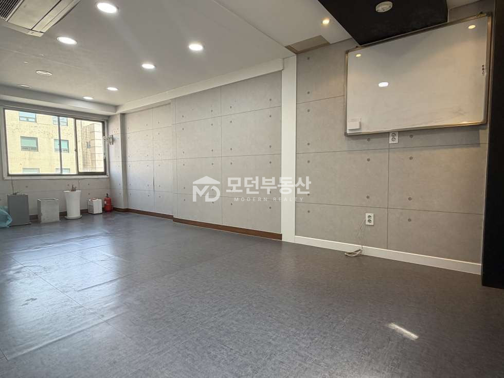 서울 강남구 논현동 선정릉역 2분 대로변 코너 인테리어 완비된 수도인입 주차가능 가성비 사무실 월세 매물번호 10367 사진 3