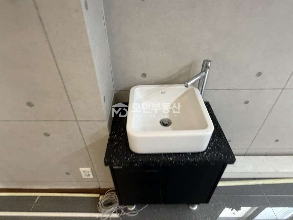 서울 강남구 논현동 선정릉역 2분 대로변 코너 인테리어 완비된 수도인입 주차가능 가성비 사무실 월세 매물번호 10367 사진 5
