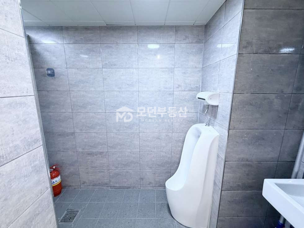서울 강남구 논현동 강남구청역 초 역세권 무권리 단독 출입구 인테리어 깔끔한 무권리 인테리어 사무실 월세 매물번호 10375 사진 14