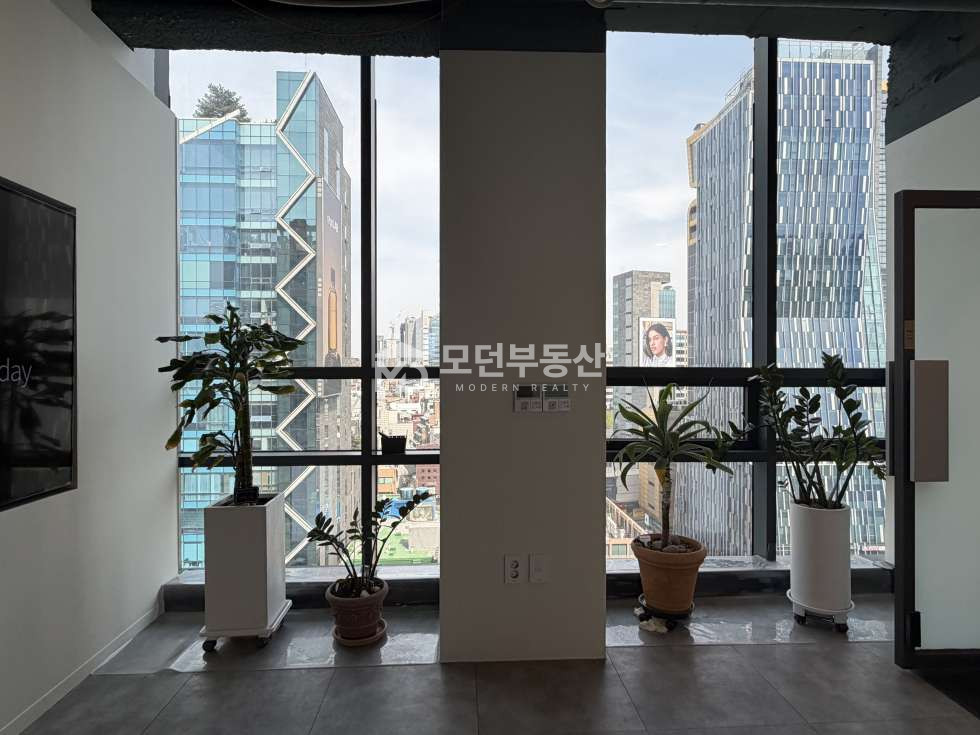 서울 서초구 잠원동 신사역 1분 강남대로변 인테리어 완비 층고 높은 무권리 상가 사무실 월세 매물번호 10407 사진 8