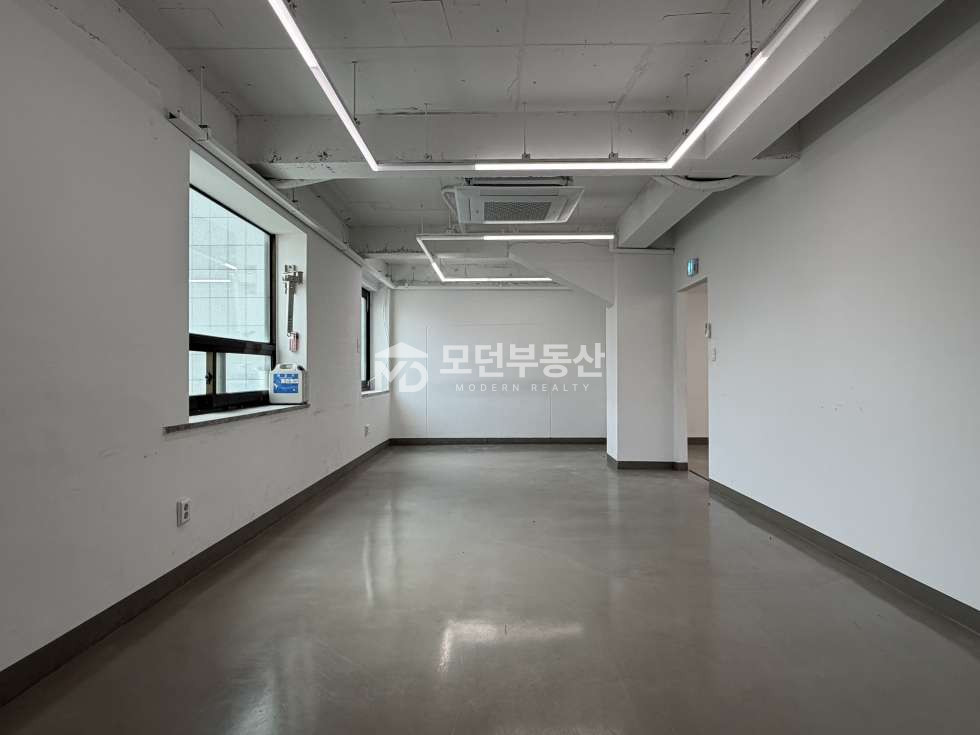 서울 서초구 잠원동 신사역 5분 대로변 위치 접근성 최상 연층 임대 가능 사무실 월세 매물번호 10409 사진 2