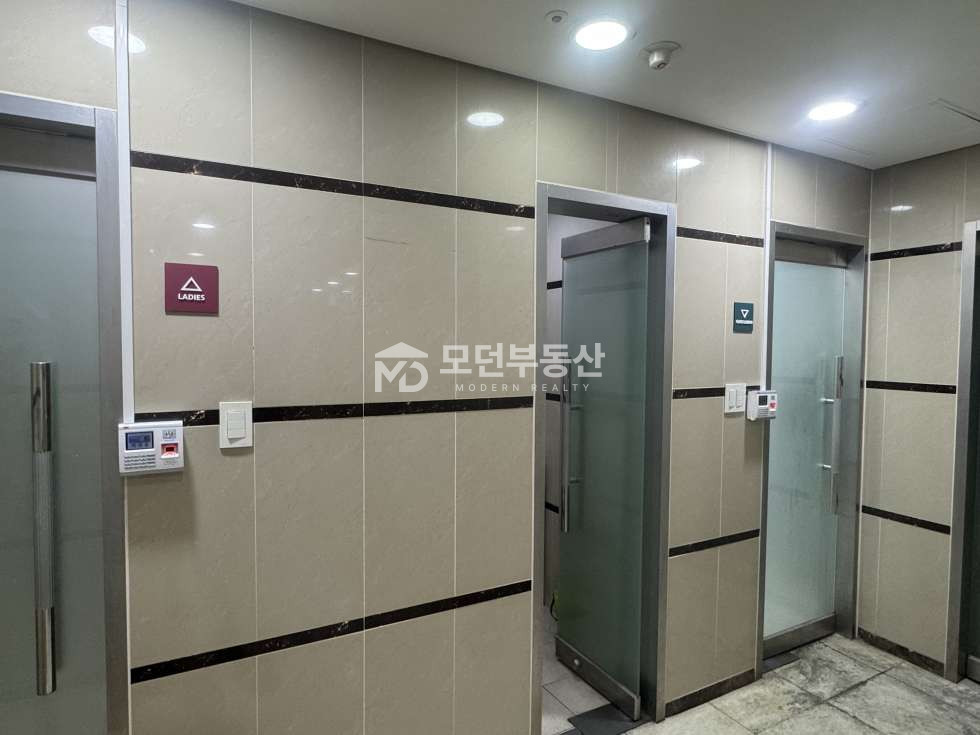 서울 강남구 역삼동 역삼역 사무실 임대 ㅣ 100평대 인테리어 무상승계 월세 매물번호 10422 사진 12
